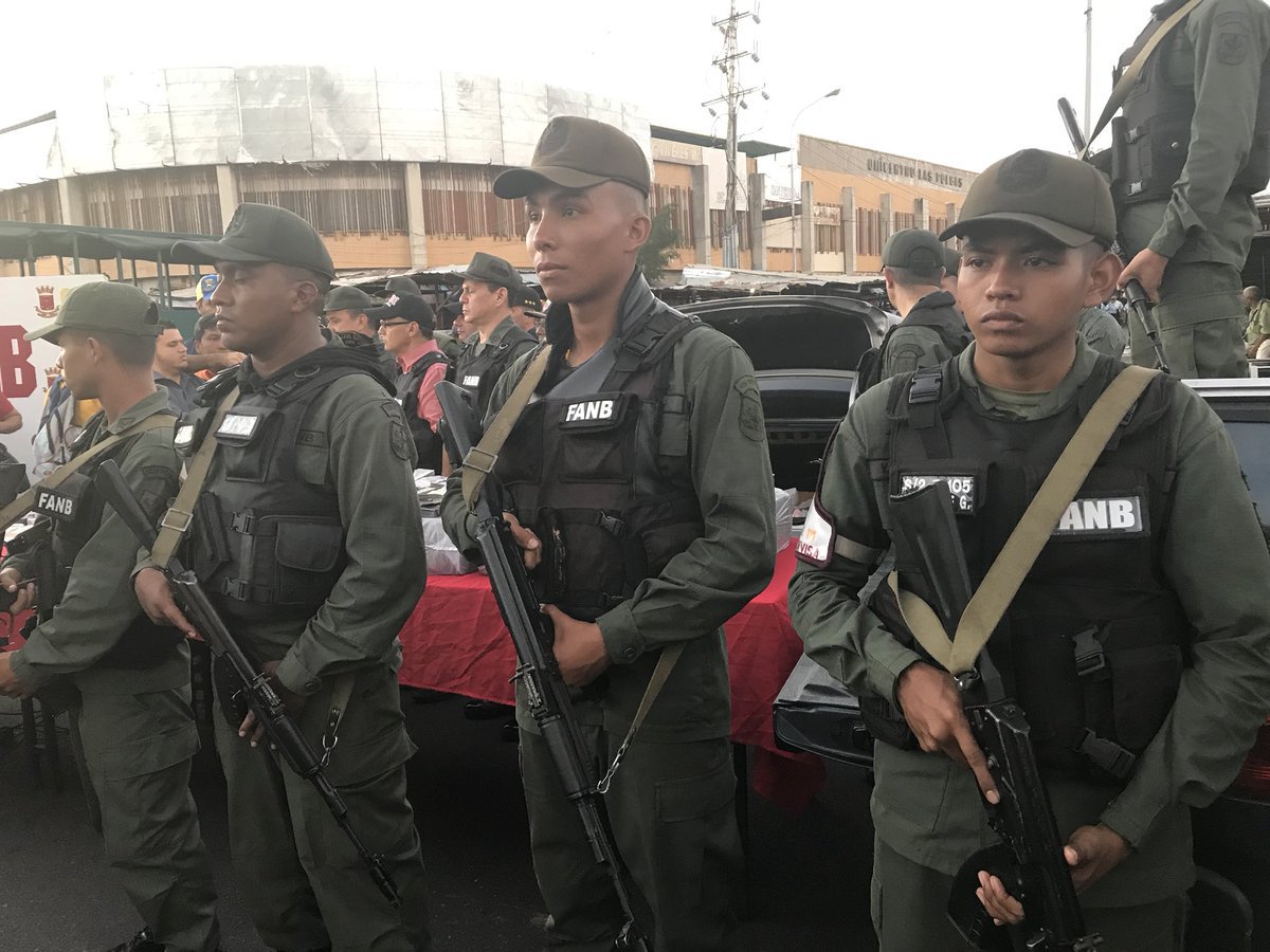 secplanesgbz's tweet photo. Nuevo despliegue de seguridad en Las Pulgas logró la incautación de 150 millones en efectivo y la detención de 19 personas con @OmarPrietoGob #GobernarEsCumplir https://t.co/csRovU5bvs