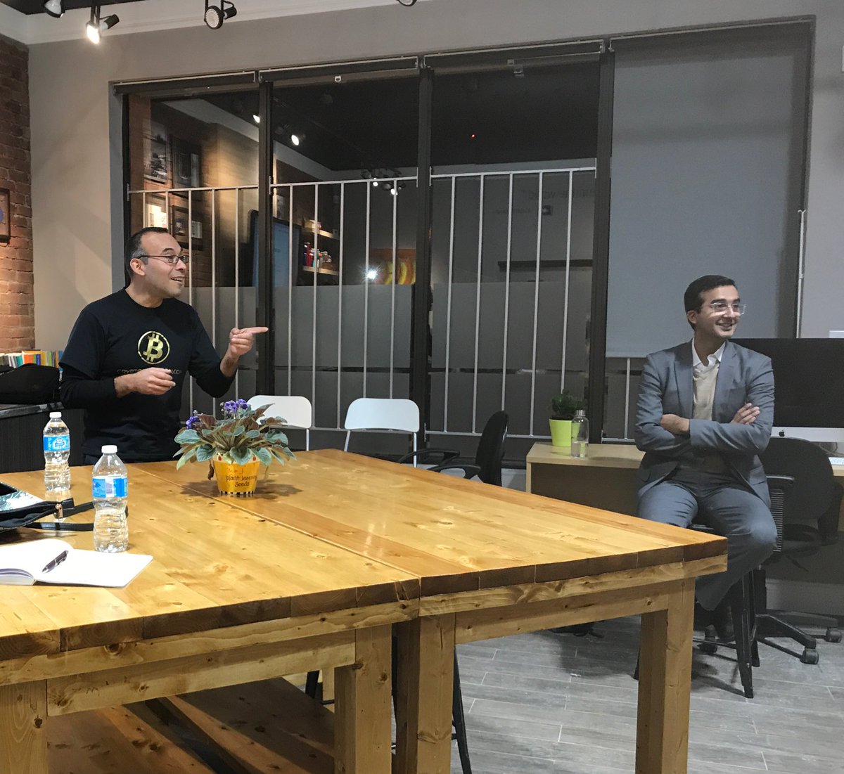 juliebeyondyyz's tweet photo. 🤯🤓#Blockchain event last night was off the chain!!!...And on the chain!! 🥁 Thank you BetaHouse, Cryptoducation and @rLoopTeam for you amazing insights and foresight!! #Hyperloop #SpaceX #ElonMusk #FutureIsNow Can't wait for the next event!! @MemookHub https://t.co/1bSWgAhL5i
