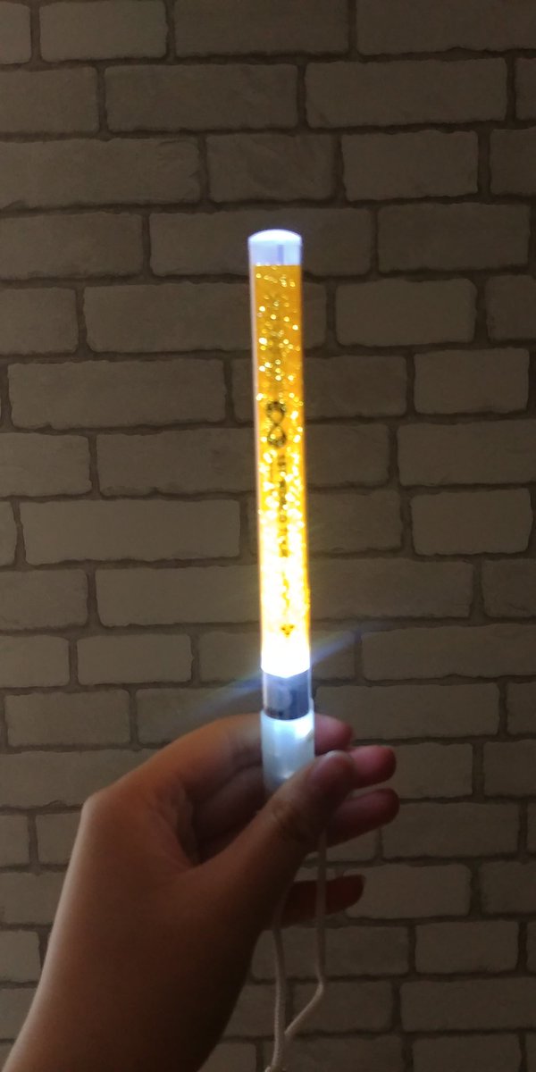 thebigissue2's tweet image. &amp;lt;2013첫월드투어야광봉&amp;gt;
응원봉이 생기기 전! 공식굿즈 첫월드투어 야광봉 팝니다
인피니트 멤버 세명의 싸인이 있는 디자인이구요! 운포택포 만원에 +무지 야광봉도 함께 드립니다!!
#인피니트 #판매 #인피니트물품 #야광봉 #양도 #인피니트