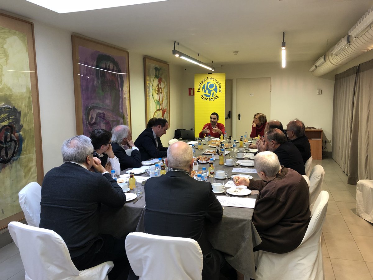 FIOlofPalme's tweet photo. Avui hem estat amb @CHRISTIANRF de @ByHours parlant sobre la digitalització a les empreses. #EsmorzarsFIOP https://t.co/nGdWEm7XAV