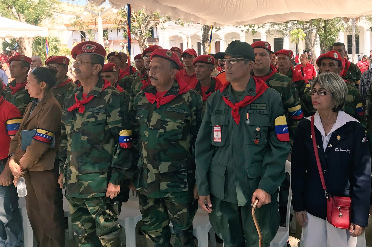 Omar_PrietoPSUV's tweet photo. Asistimos a la Sesión Solemne del Consejo Legislativo del Edo Zulia para conmemorar el Día de la Dignidad Nacional y condecorar a los héroes del  4F de 1992.
Hoy más que nunca, Chávez está con nosotros para seguir el camino a la libertad y la independencia https://t.co/4BtYKd29FL
