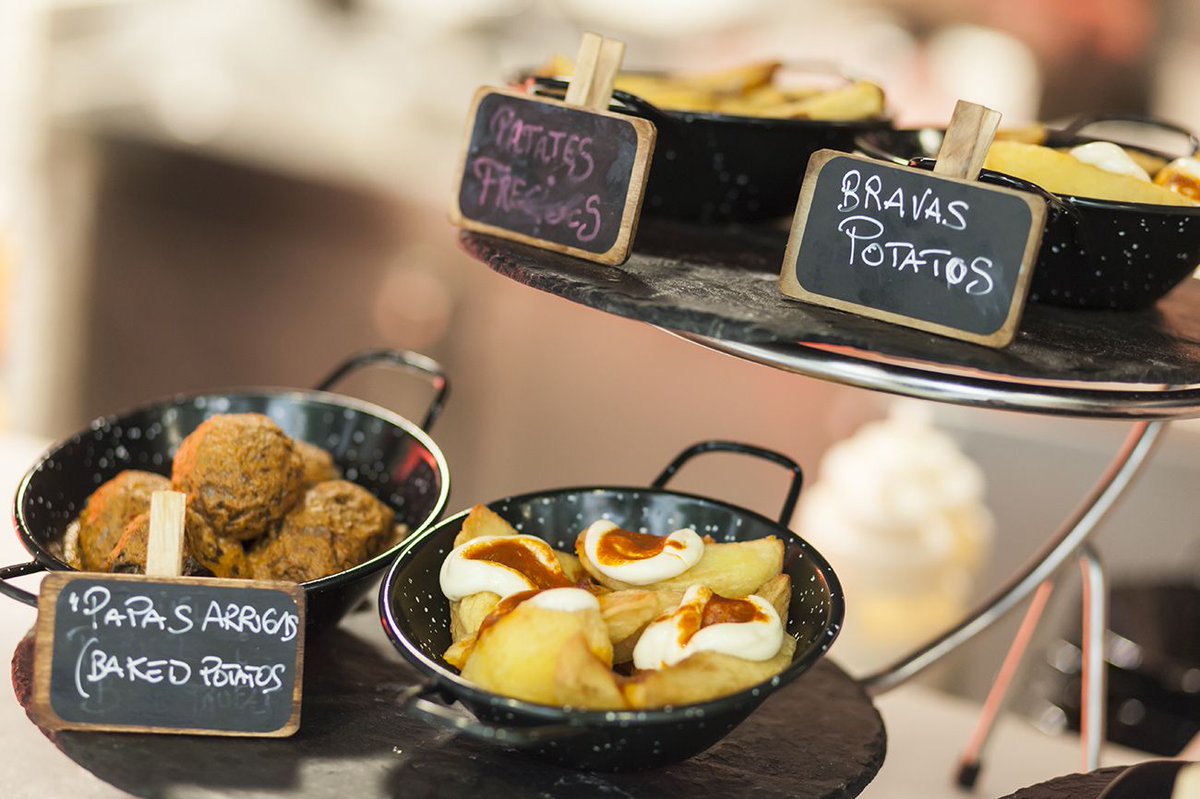 Tenemos un montón de patatas y salsas diferentes, pero por alguna razón desconocida vienen de todas partes a comer nuestras “Patatas superbravas con salsa tailandesa picante”, ¿quién dice que aquí a la gente no le va lo picante? 🌶 🌶 🌶😍😍😍

📲 Mercatprincesa.com