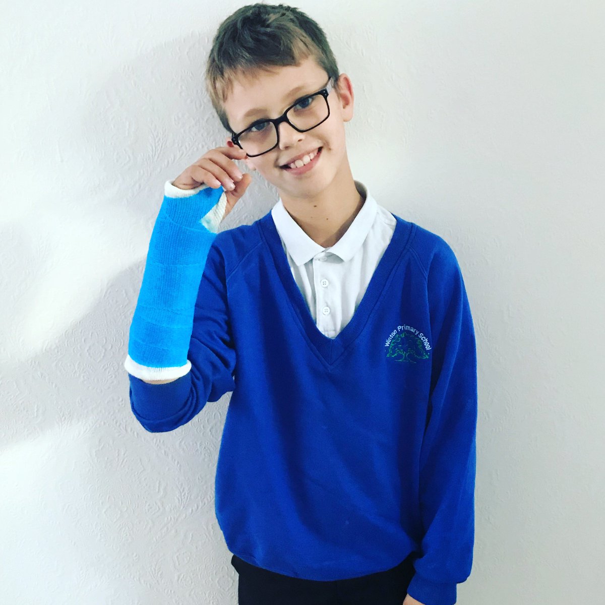 HAYLEYSHIELS's tweet photo. Love him 💙 full cast #nomorebrokenbonesplease https://t.co/3KZStTR9u6
