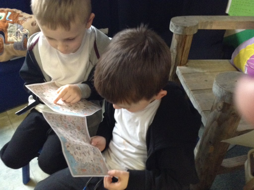 IPMATGawthorpe's tweet photo. #GCAreception #GCAbritishvalues
Lily's mum came into class to raise our awareness about life in Poland . https://t.co/xtZVzqXrin