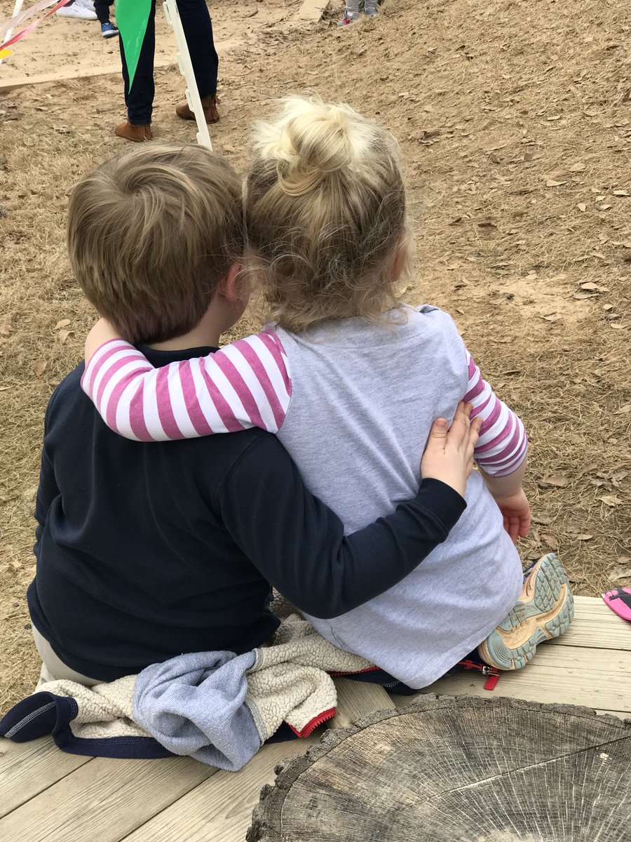 StaceyWhalen2's tweet photo. Siblings ❤️ #mvlittles https://t.co/FLxJdQCqc2