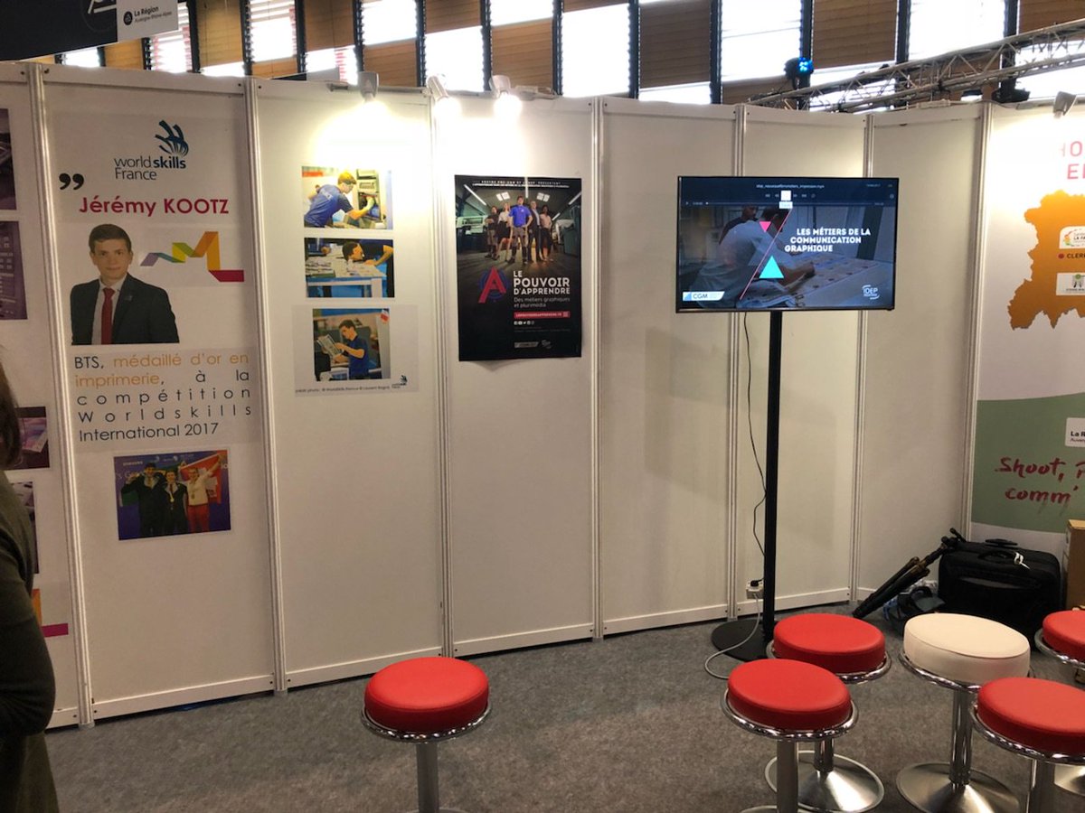 LPDApprendre's tweet photo. Pour son grand #comeback l'équipe du @LPDApprendre te donne rdv jusqu'à dimanche sur le stand de l'@IDEP_France au @mdmra ! On répondra à toutes questions sur l'#apprentissage en #communicationgraphique ! #orientation #AvenirPro https://t.co/r3hC1zKiMM