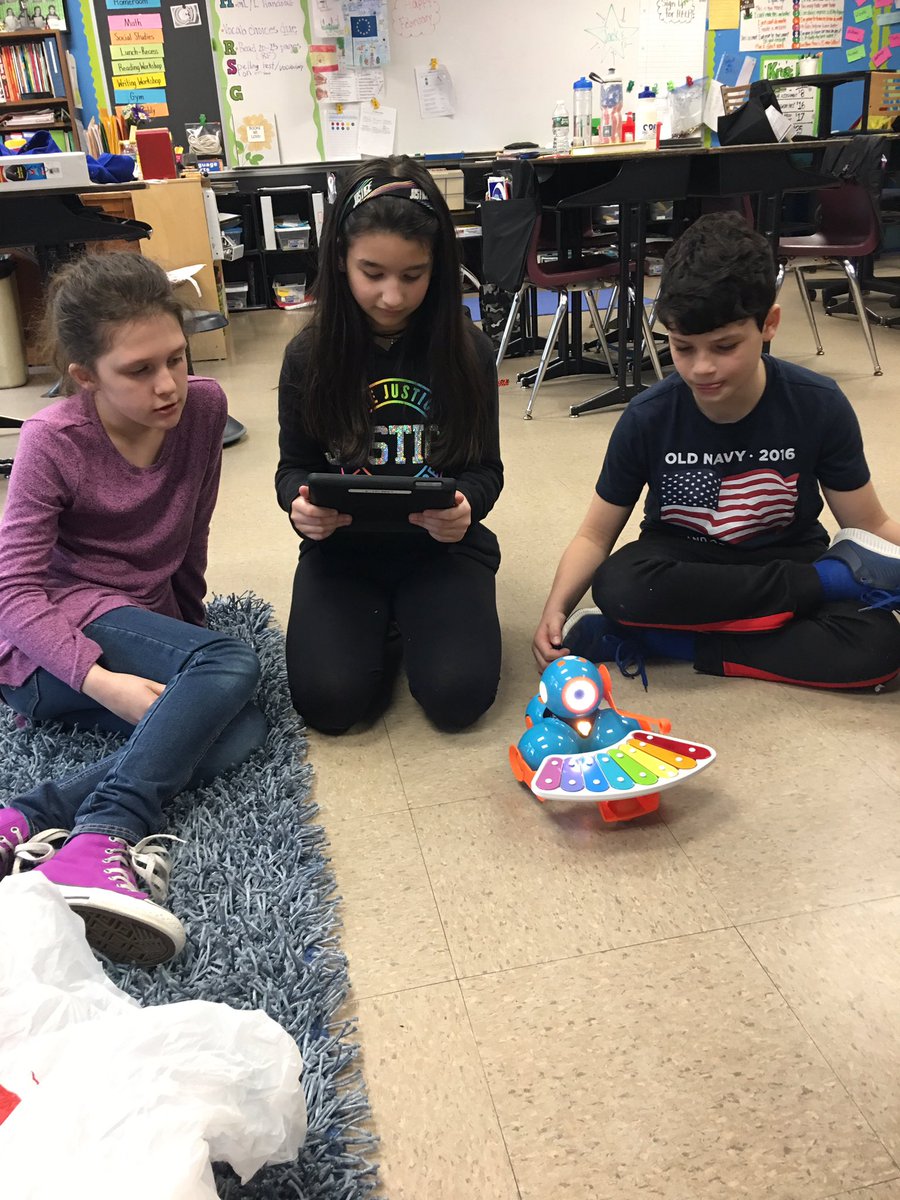 4th graders and Dash making beautiful music #RandolphSchools <a href="/mjscott23/">michael scott</a> <a href="/CliffordRBurns/">Dr. Clifford Burns</a>