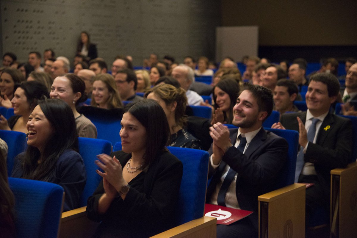 MasterEventsM's tweet image. Aquesta és la nostra foto preferida de l’acte de graduació d’ahir 👩🏼‍🎓👨🏻‍🎓 
Trobareu la resta a la galeria: goo.gl/v7sa8j

Moltes felicitats a tots! 
#5aPromoció @MProtocolCat @BlanquernaFCRI @AlumniFCRI @uramonllull