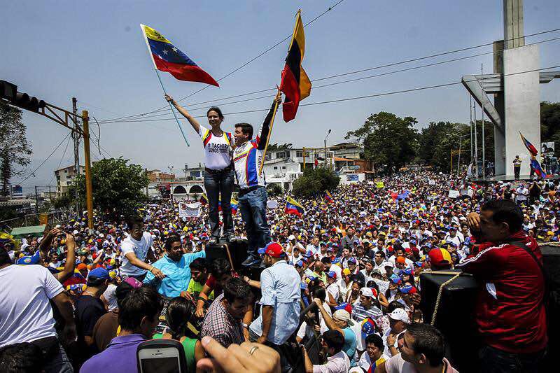 MariaCorinaYA's tweet photo. Hoy mi querido amigo @daniel_ceballos cumple años en la cárcel, preso de esta narcodictadura que jamás logró someterlo. Mi profundo respeto, Daniel; luchamos sin descanso por tu Libertad y la de Venezuela! https://t.co/tjSMdCBh7a