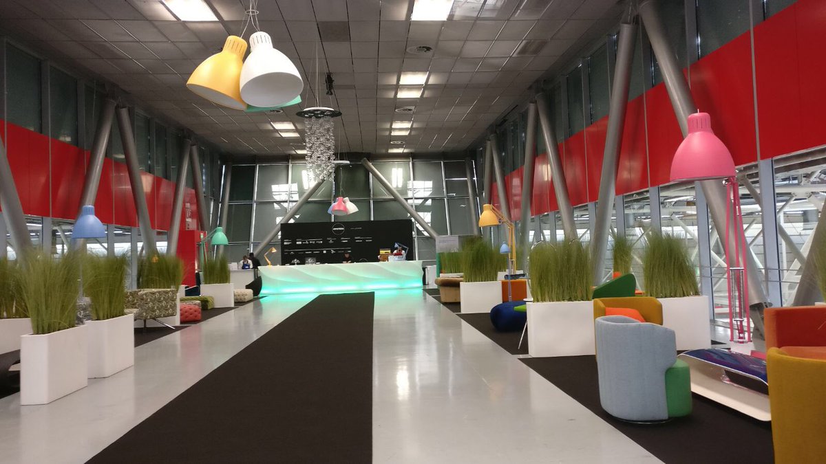 Partita la prima visita guidata VIP a <a href="/artefiera/">Arte Fiera</a> ! Il team di #SenzaTitolo vi aspetta! #artefiera2018