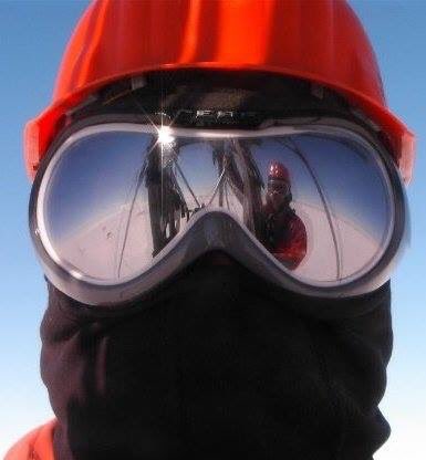 RAFCyberspace's tweet image. #ThrowbackThursday on top of the tallest man-made structure on #Antarctica with #CommsInfraTech ICT CIT Sgt Andy J and colleague. This was taken during season 2005/6 whilst on secondment with British Antarctic Survey at their Research Station.

@BAS_News #RAF100 is #NoOrdinaryJob