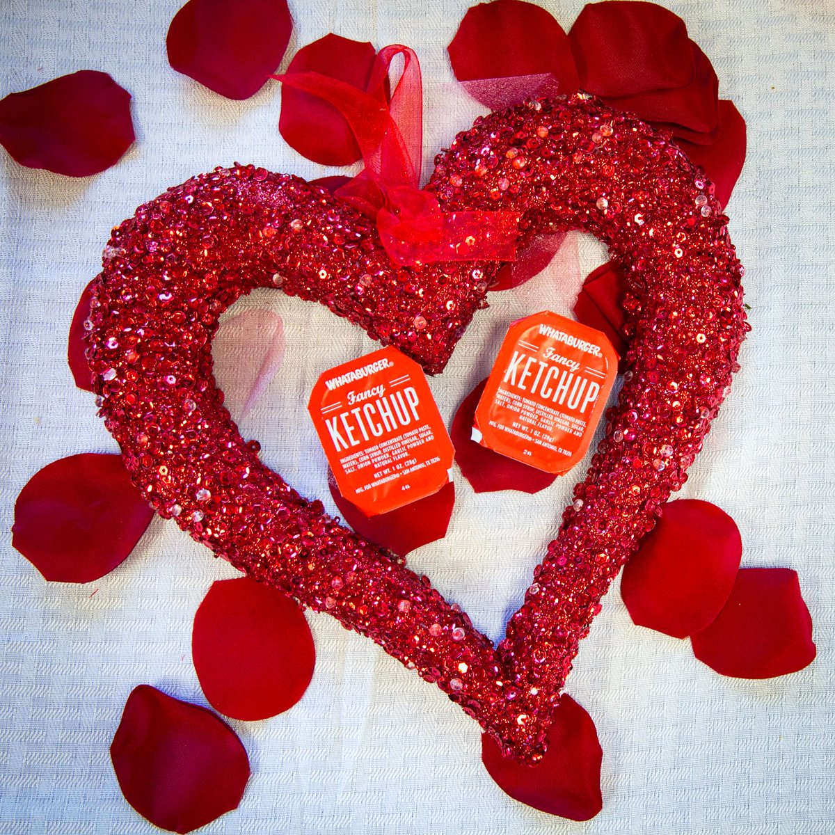 Whataburger's tweet image. Share a photo of your Whataburger date night for an opportunity
to win Date Nights for a Year with #WhataloveContest That’s $1000
of Whataburger for you and your special someone! bit.ly/WhataLoveConte…