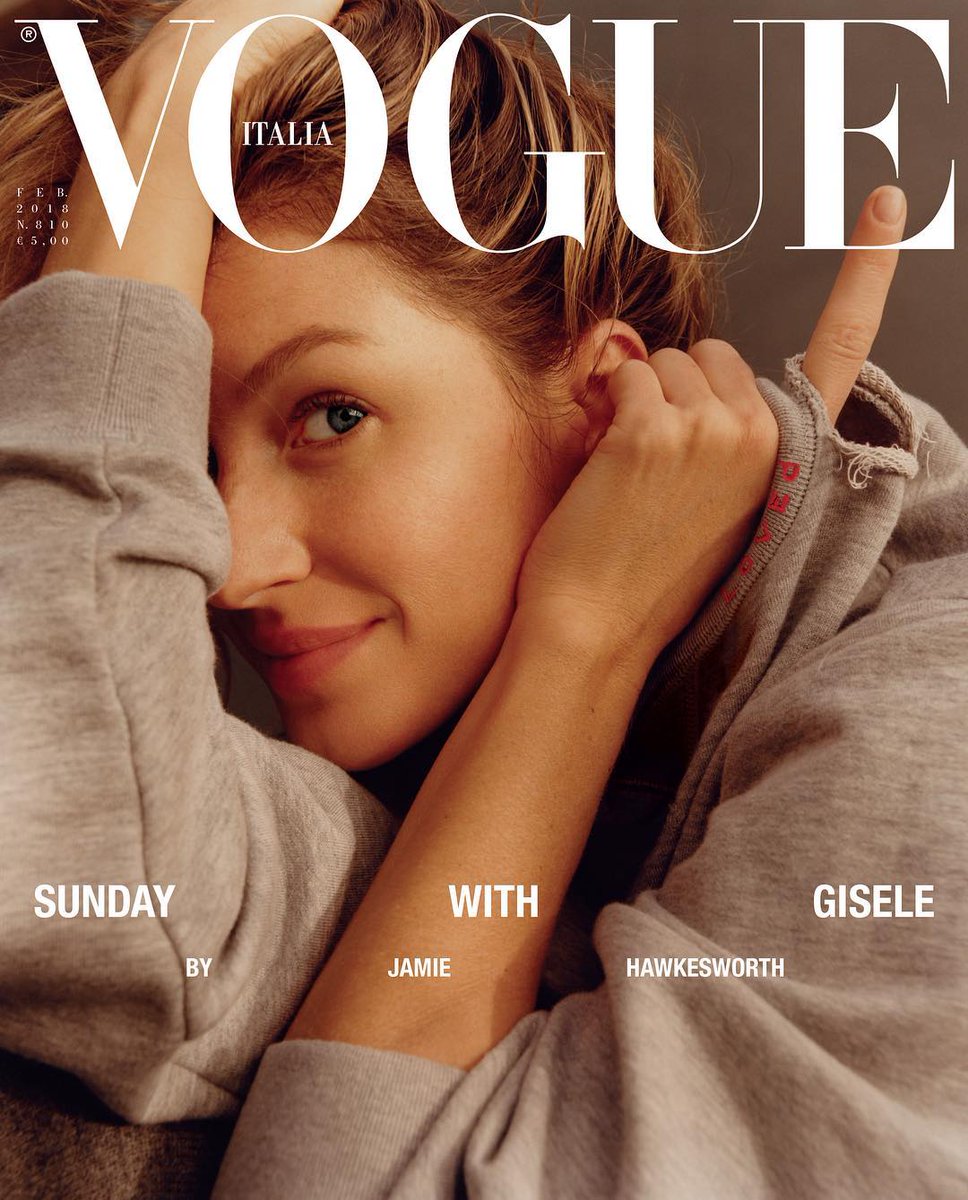 NLVogue's tweet photo. Geen make-up en geen styling: @giseleofficial schittert voor het eerst ooit totally au natural op de cover van @vogue_italia en werd gefotografeerd in haar eigen huis: https://t.co/Vv9nJ95L2g https://t.co/RD2ZEXh7zA