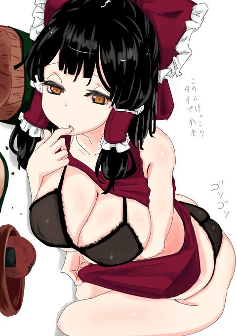 小鈴に借りた本を読む霊夢 