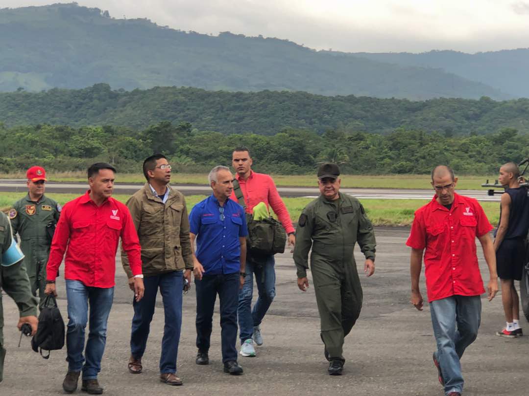 Minhvi_Oficial's tweet photo. #HOY ➔@FreddyBernal: Que honor es para mí, gracias al Pdte. @NicolasMaduro por haberme asignado como el protector del Edo. #Táchira. Hoy estoy aquí cumpliendo este gran sueño, entregando vivienda #ActaDeAvanceParaElAcuerdo @IMVillarroel https://t.co/U5POD5OxNa