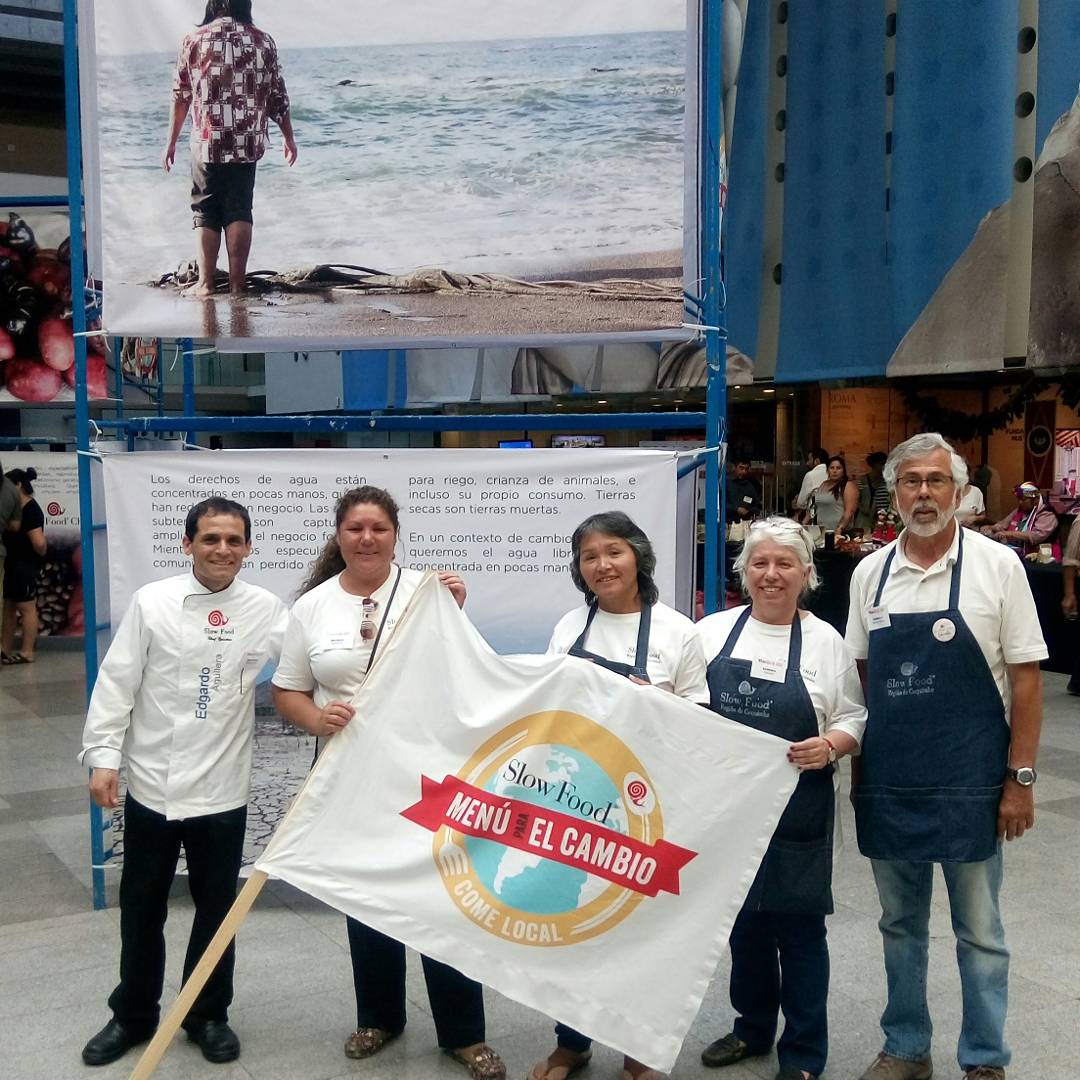 chef_edgardo's tweet photo. No se olviden que...!! El #Viernes 2 de #Febrero estará #MercadodelaTierra en la #PlazaMillbrae de @LaSerena_Chile y #Sábado 3 ,en la #PlazadelaHerradura con los mejores productos de la #Región .!
#Bueno #Limpio y #Justo ,no te la puedes perder .!!😊💪 @Agroecologica @Chilegast https://t.co/wcbXCF0MBK