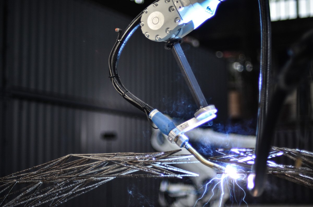 Dutch startup, @MX3D_Bridge planned to #3Dprint a stainless-steel bridge over a canal, but not all has gone to plan eurekamagazine.co.uk/design-enginee…