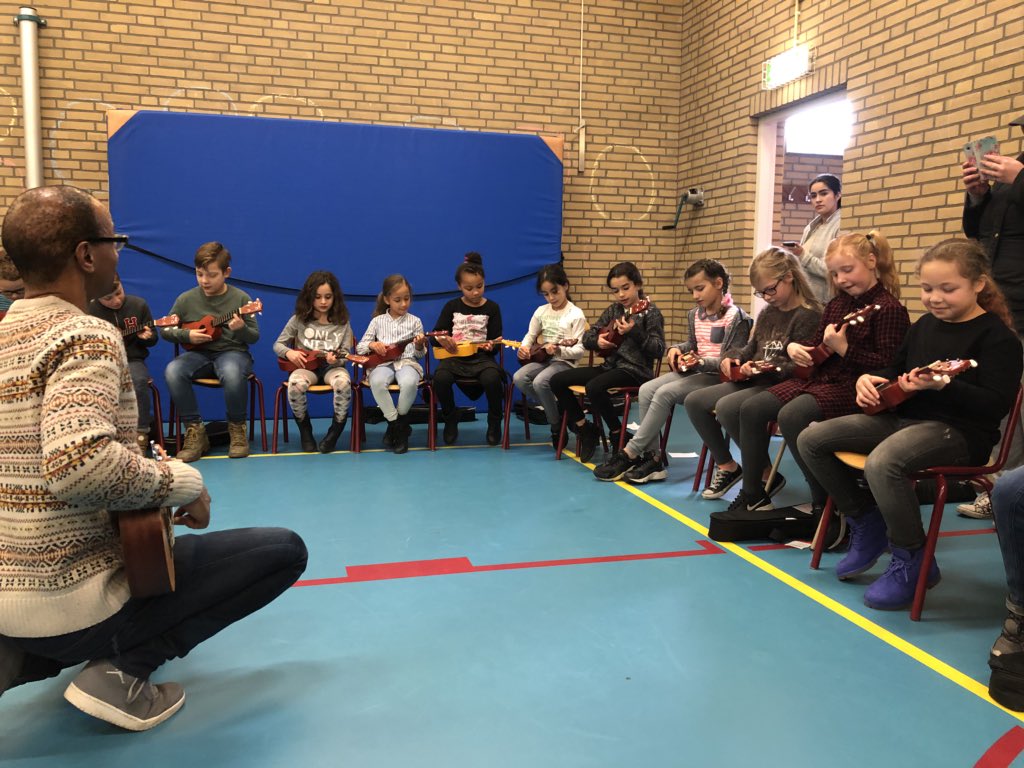 Obsdevoorzaan's tweet image. Vandaag samen met 60 ouders genoten van een muzikaal optreden van groep 5&amp;amp;6 en het Voorzaanschoolorkest. #muziekmaaktschool #ZaanPrimair