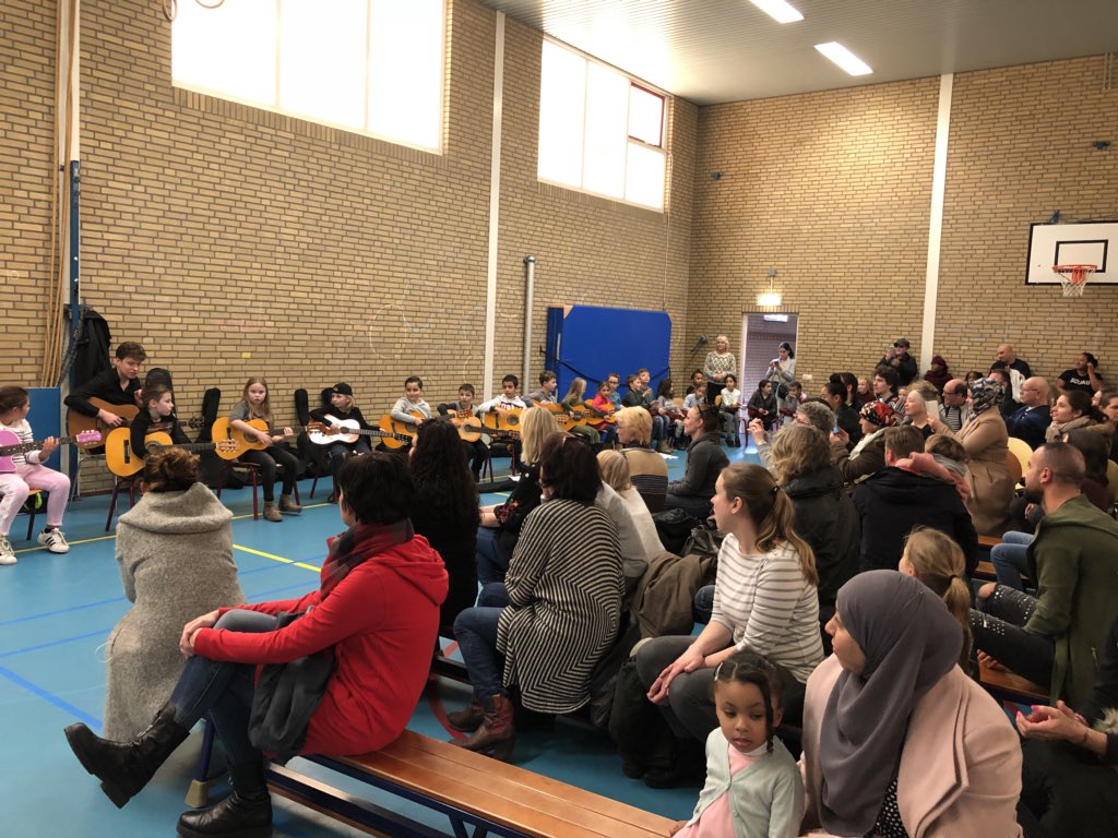 Obsdevoorzaan's tweet image. Vandaag samen met 60 ouders genoten van een muzikaal optreden van groep 5&amp;amp;6 en het Voorzaanschoolorkest. #muziekmaaktschool #ZaanPrimair