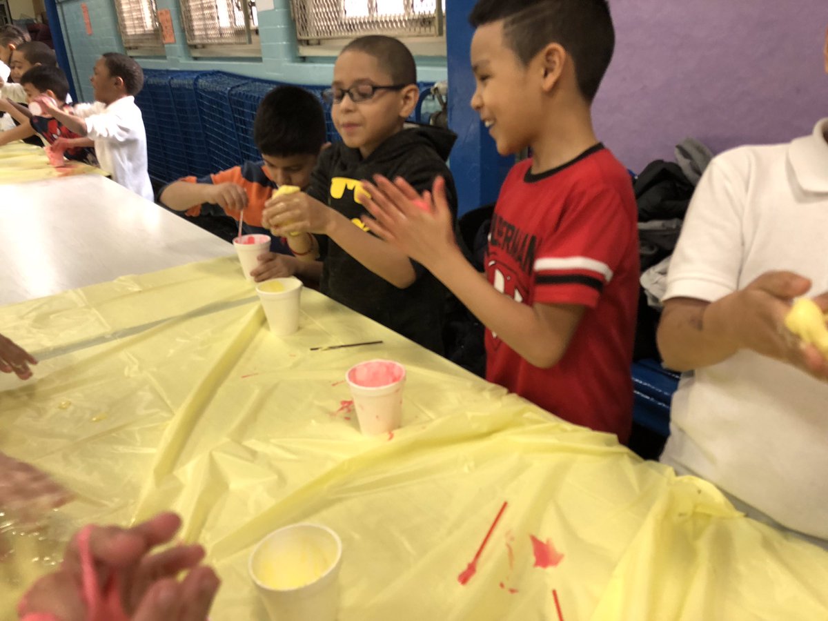 rubio_arlyn's tweet image. Some slime action at Pack 46 this week #Scoutreach2018 #Cubscouts #Bronx #STEM #Scouting #GNYC