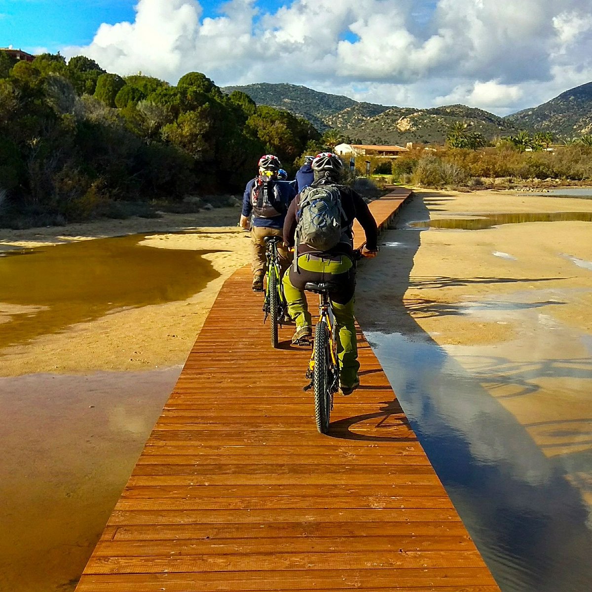 EmotionSardinia's tweet photo. Le nostre #ebike sono vanitose...adorano sfilare in passerella!
#sardiniaemotion #ebikevanitose #piúchepedalare https://t.co/AVyliik6WL