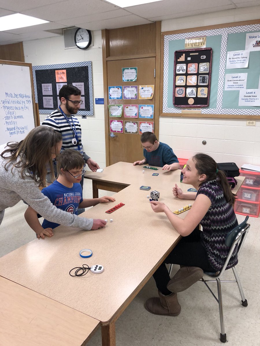 Math game stations to wrap up the class! #evenstevensodd #flashcardfun #moneybags