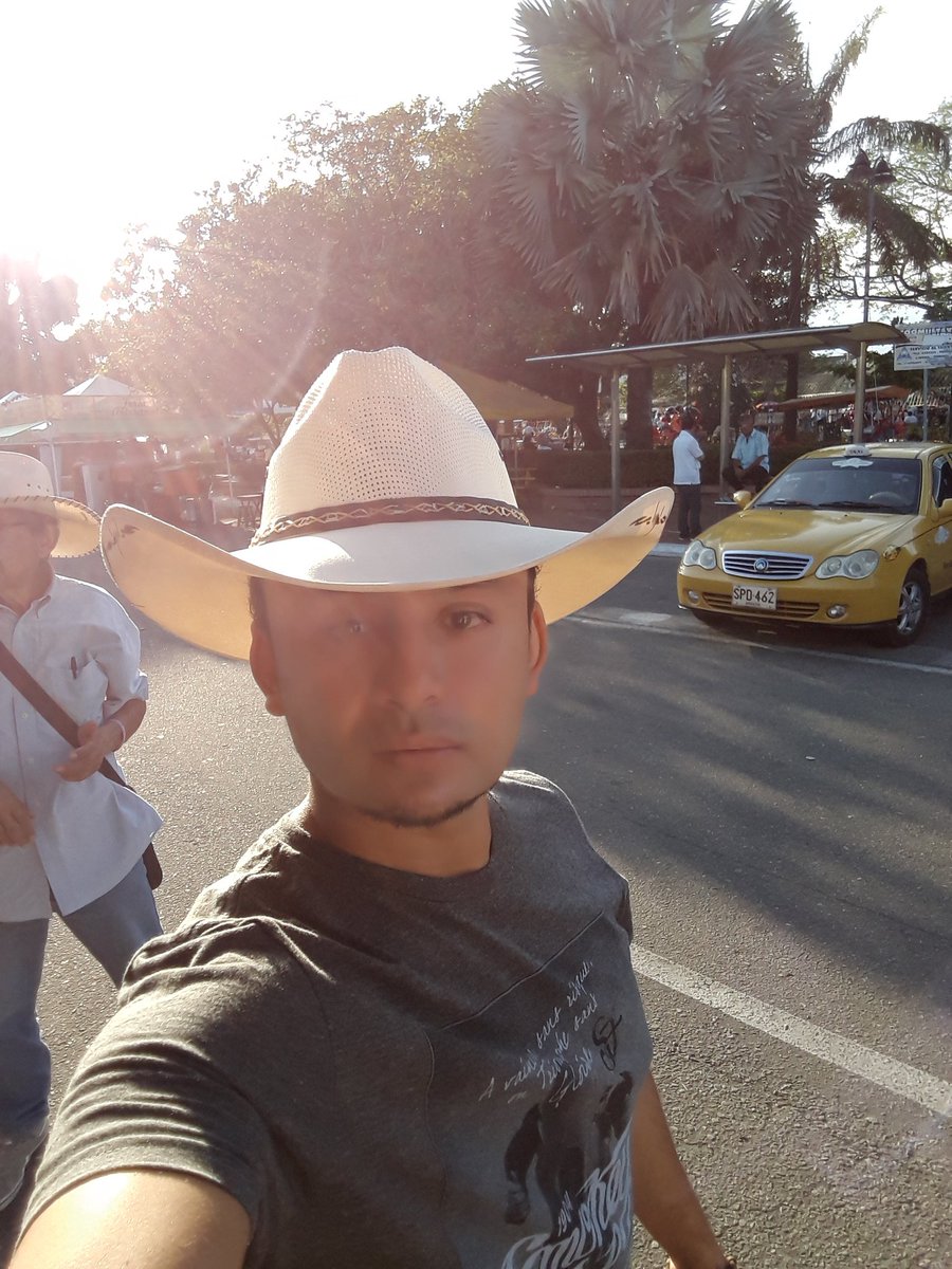 fabiangps3's tweet photo. Un ratito de fiestas en Aguazul https://t.co/0jyBRbKzn4