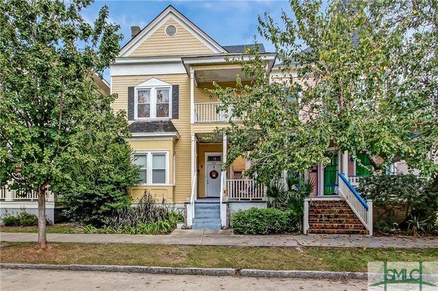 DMopperRealtor's tweet image. 410 E Park Avenue is a charming Victorian duplex with cathedral ceilings and lots of natural lighting. Both 2BR/1BA units are spacious, and have C/HVAC, range, refrigerator, washer, and dryer. Downstairs unit has a dishwasher. Offered at $385,000. 
buff.ly/2ngB9tA