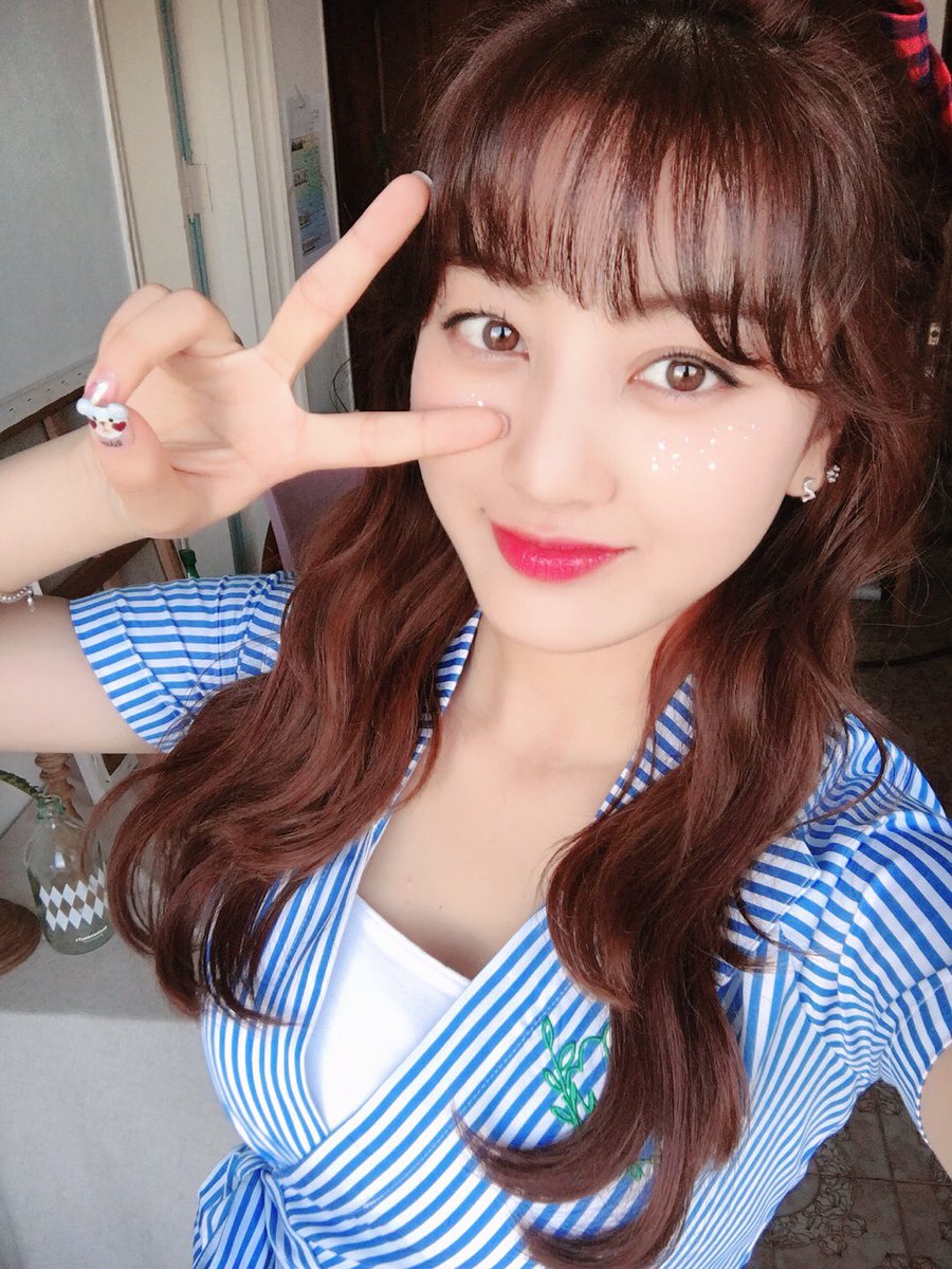 twicebr's tweet photo. [PICS] 010218 Fotos da Jihyo postadas no Fan’s! #HappyJIHYOday (2) https://t.co/I3h8ZRPxg6