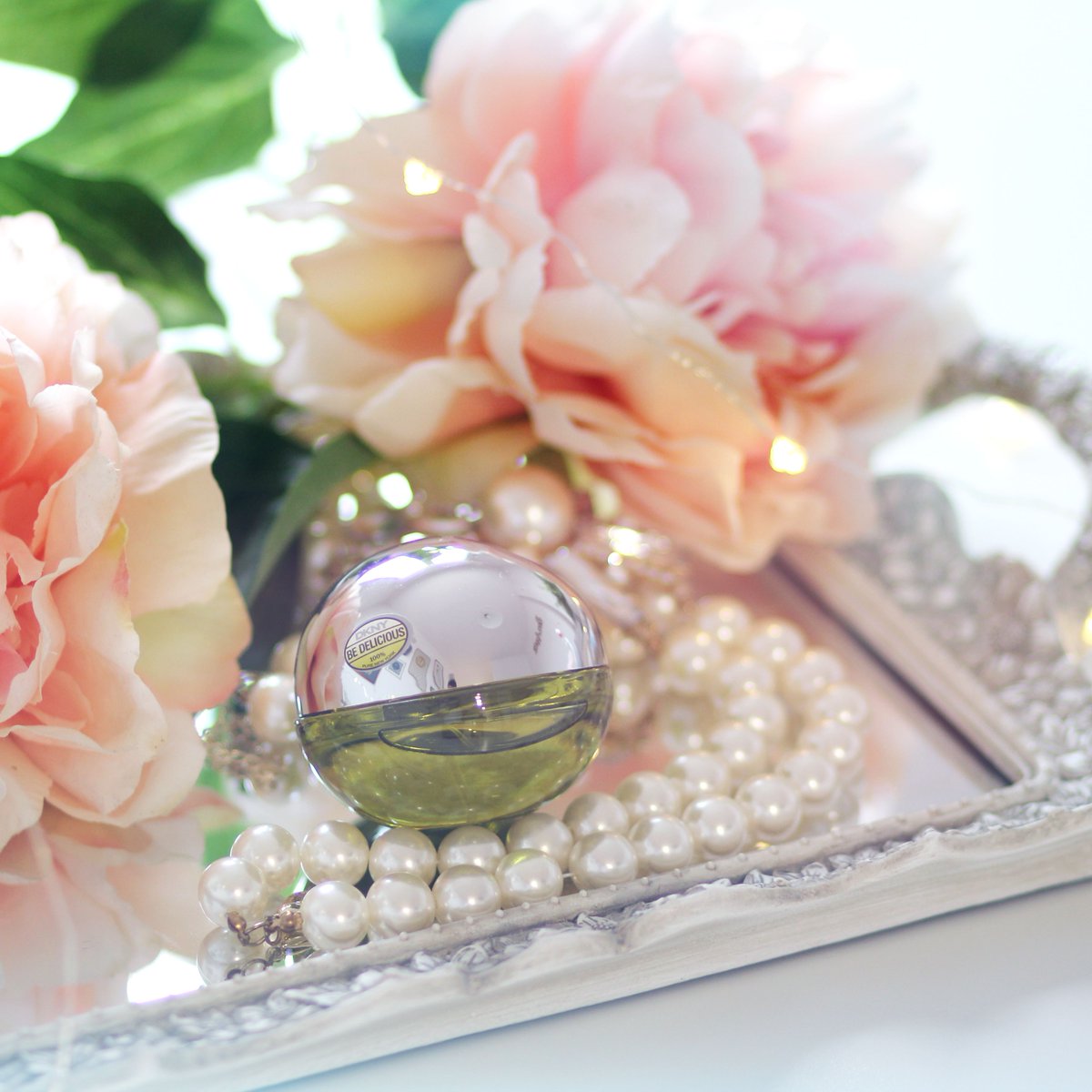 TeresaQBlog's tweet photo. El perfume, como la seda, el vino y las flores, es uno de los lujos necesarios de la vida. Adoro esta #fragancia de @dkny 🍏 #bedelicious #dkny #alwaysbedelicious https://t.co/OJ54G8JhU5