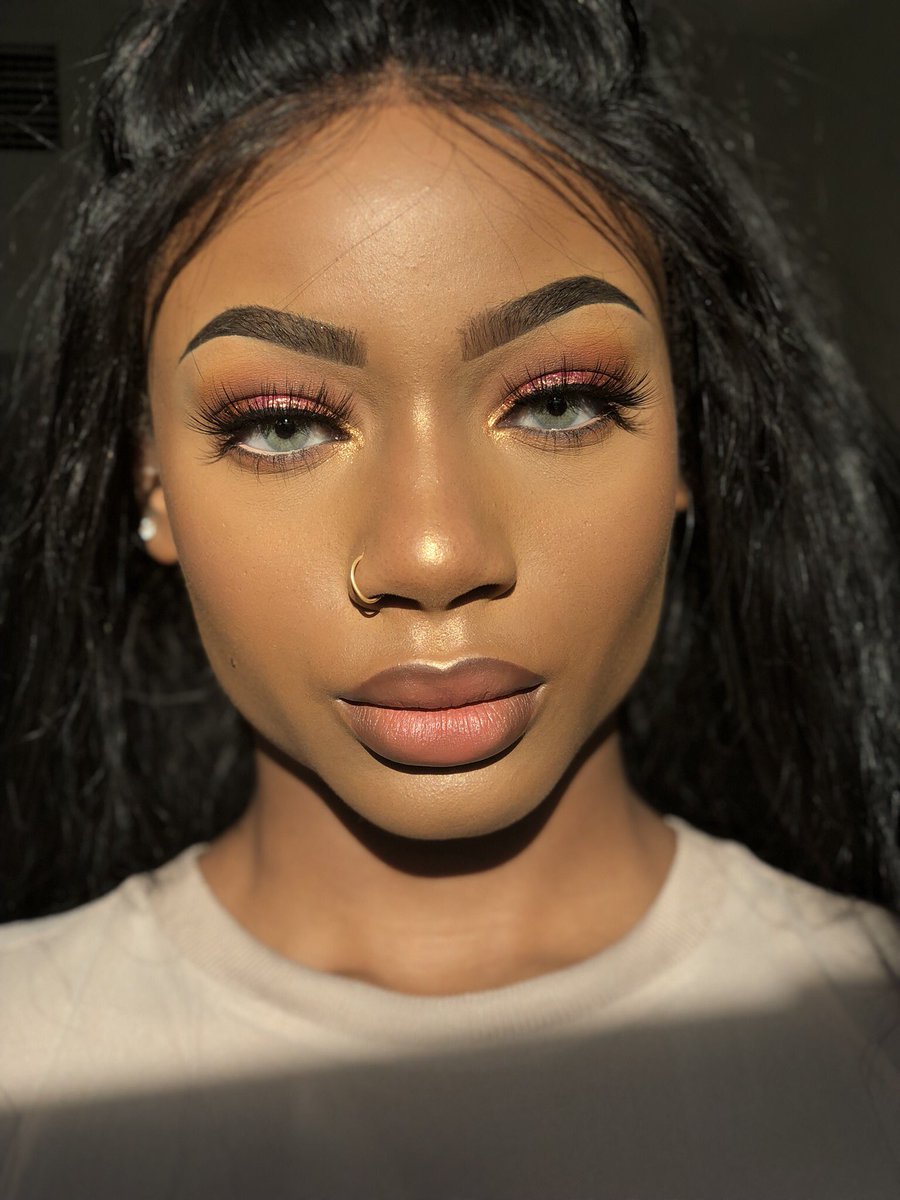 HayleeAnise's tweet photo. I honestly just shook my damn self with this selfie I just took. https://t.co/JZIYY2LEmW