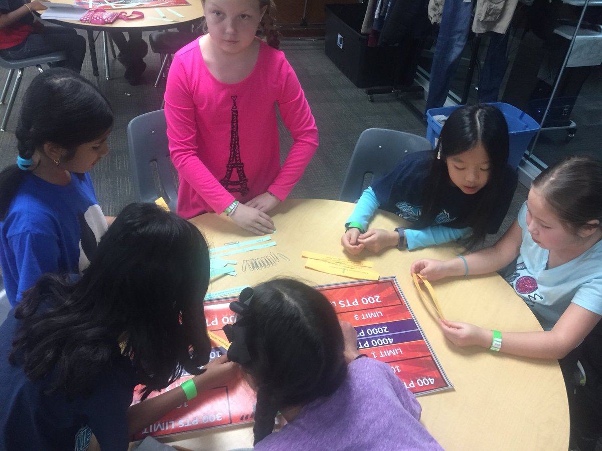 TeachBenitez's tweet image. Learning the game of Bingerdy for the Ecobot Challenge Day! @CFISDWells @AllEarthEcobot #ExploreWells #WellsRobotics #STEM #Ecobot #RevealDay