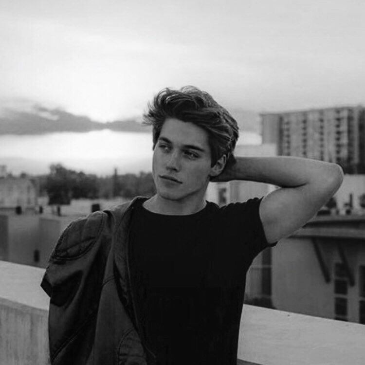 TheodoreArven's tweet photo. ❤️ #TLParty https://t.co/HLh2zn9lP7