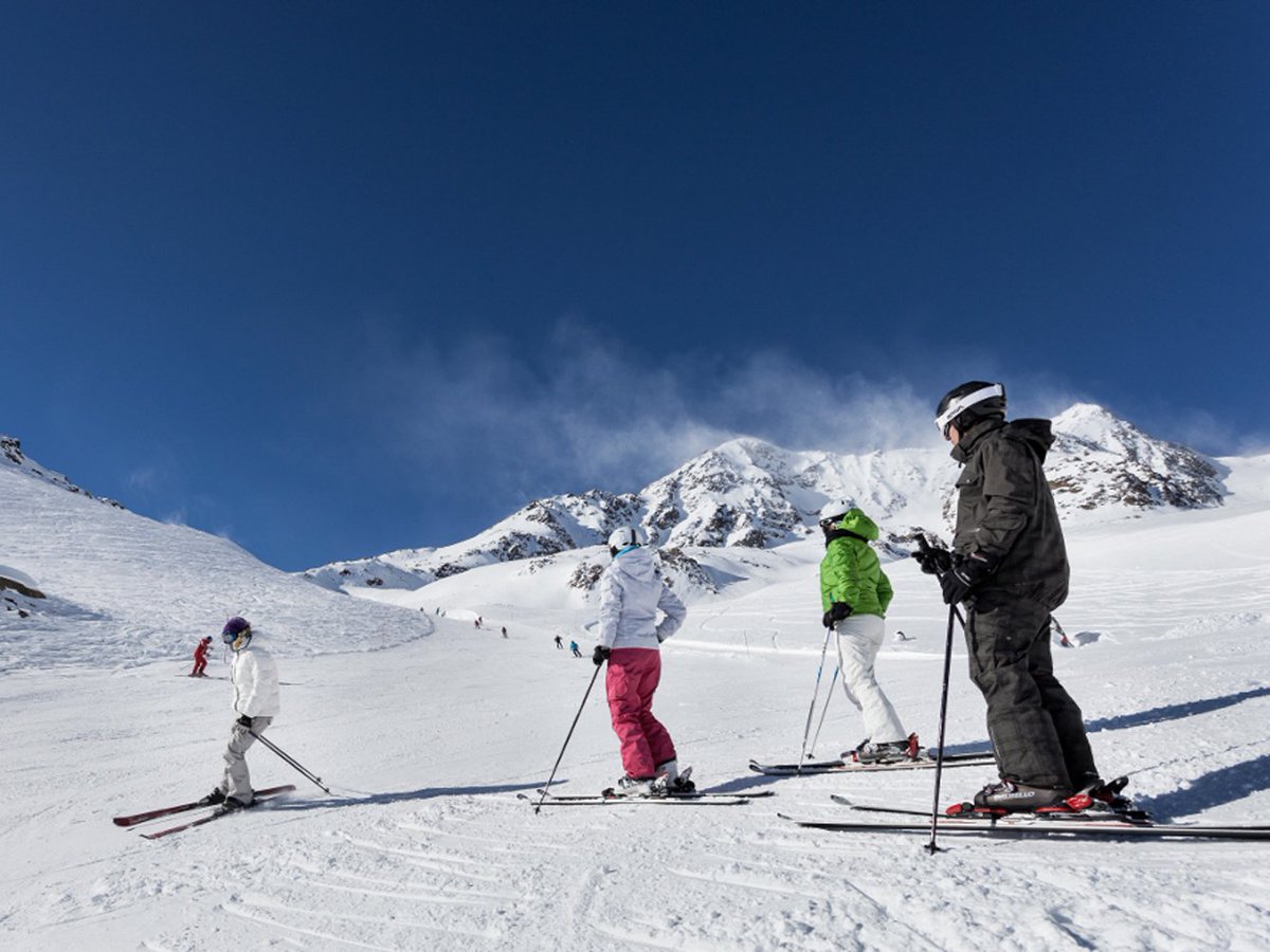 ValdiPejo's tweet photo. Winter romance knows no leaps or bounds. 😍
How to surprise your loved one on Valentine’s Day

Spend a weekend in #ValdiPejo, ventured into #StelvioPark, unleashed on the long runs of #SkiareaPejo and indulge in unique moments at the @TermePejo.

#ValentinesDay #ValentinesDay2018 https://t.co/w2Mgw8kqKF