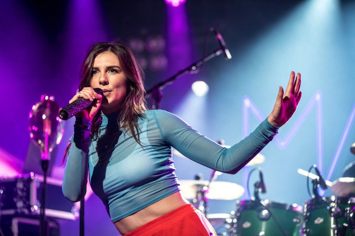 De eerste foto's van Noorderslag: Maan, MOOON, Roxanne Hazes en De Raad van Toezicht. Meer op onze instagram (stories): instagram.com/eurosonicnoord… #ESNS18