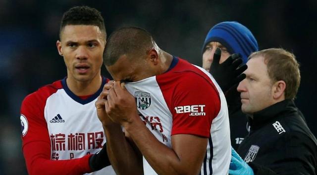 GolCaracol's tweet photo. #Video 
¡Dolor propio y ajeno! Salomón Rondón lesionó a James McCarthy y salió llorando.

https://t.co/JtnBAOPGbs https://t.co/wmwr8Ujdps