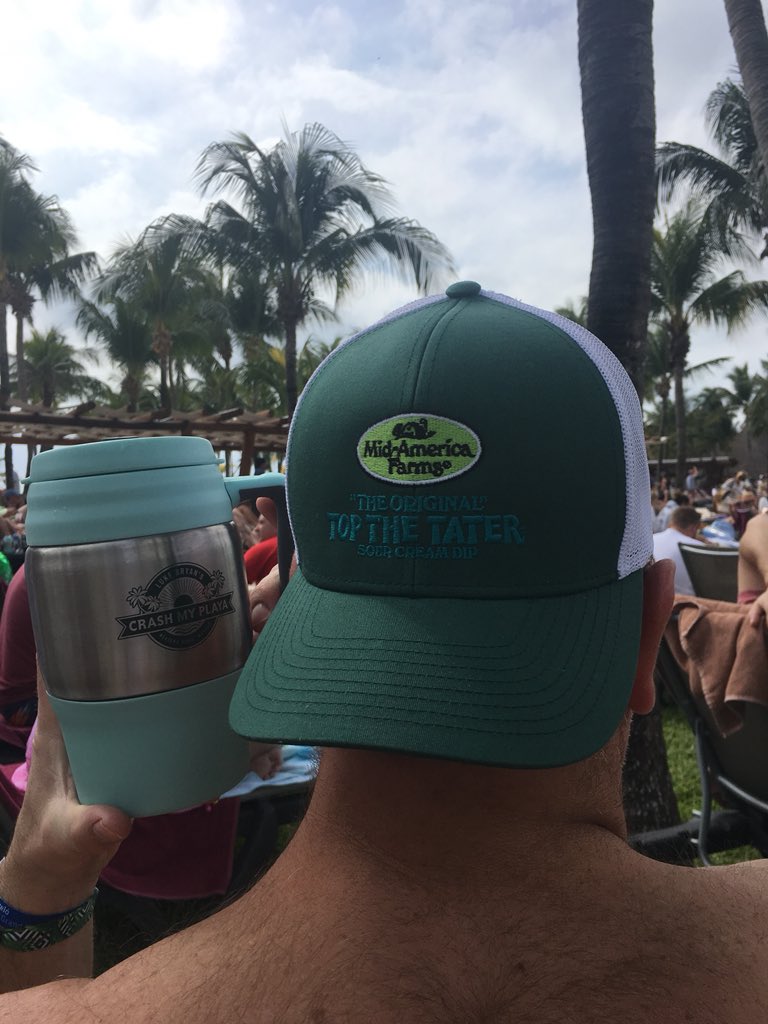 thwhit's tweet photo. @tonkagal @topthetater @crashmyplaya  Living large at Crash My Party in Playa Del Carmen! https://t.co/mBtSwqiYml