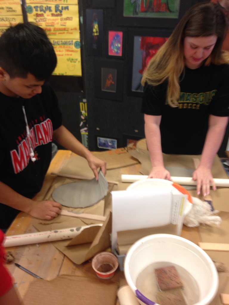 gG1Art4life's tweet photo. DHS🎨😱MrsG'sFOA artist team up to create clay projects to later MonioPRINT on surface! #multimedia=👍🏼🎨🎉#beyondpaper&amp;packets!@DHS_Principal @AdamSaltzman @DHSPTSA @EverythingDamas https://t.co/ONzuLia7JV