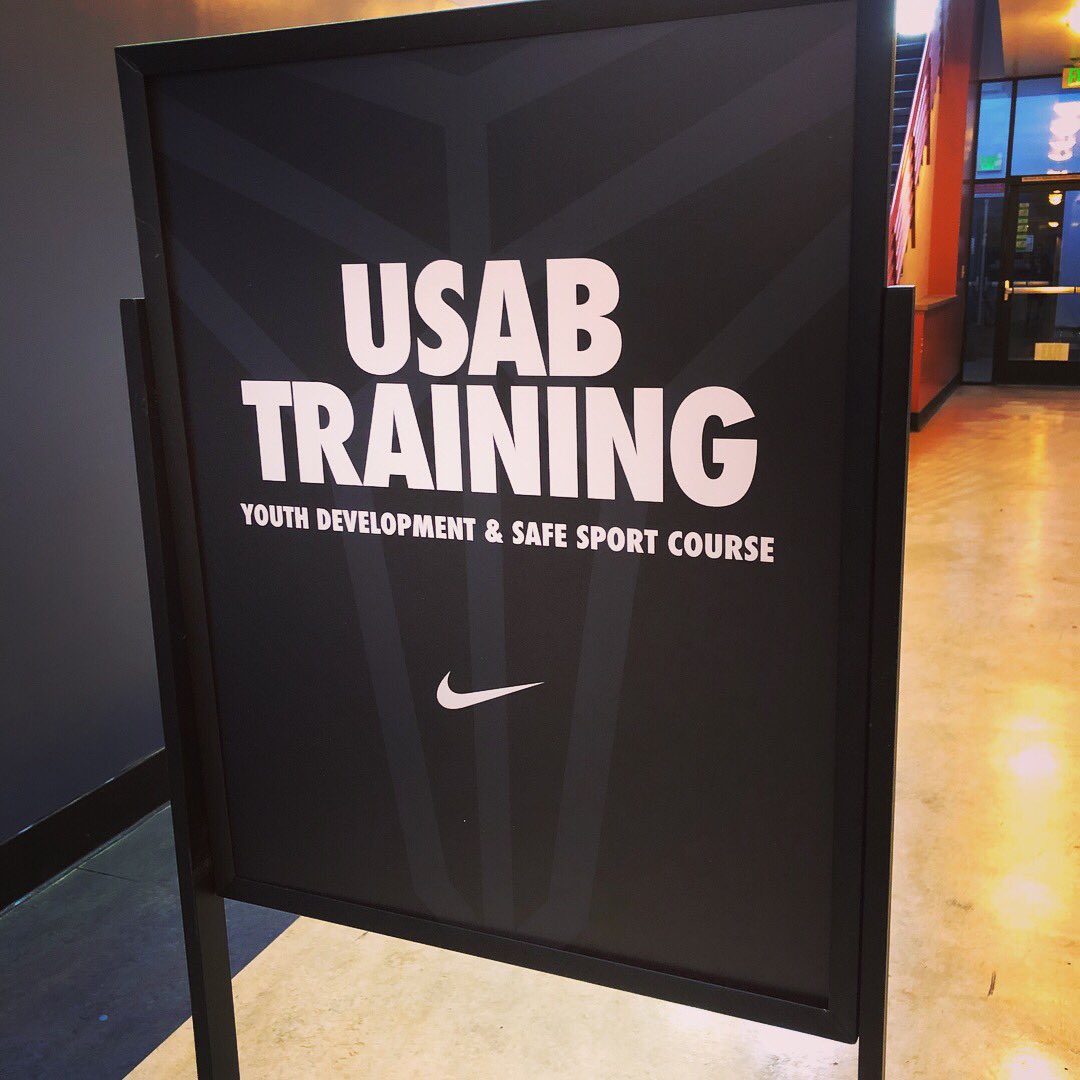 CoachJayDemings's tweet photo. @usabasketball #MambaLeague coach training today in LA! #skilldevelopment #fun #coachtherightway @dshow23 https://t.co/mAp8cOIlOY