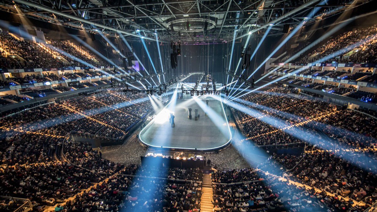 FastLive's tweet photo. Another amazing crowd for another action-packed #FastLive performance! https://t.co/jCIRAaO4F1