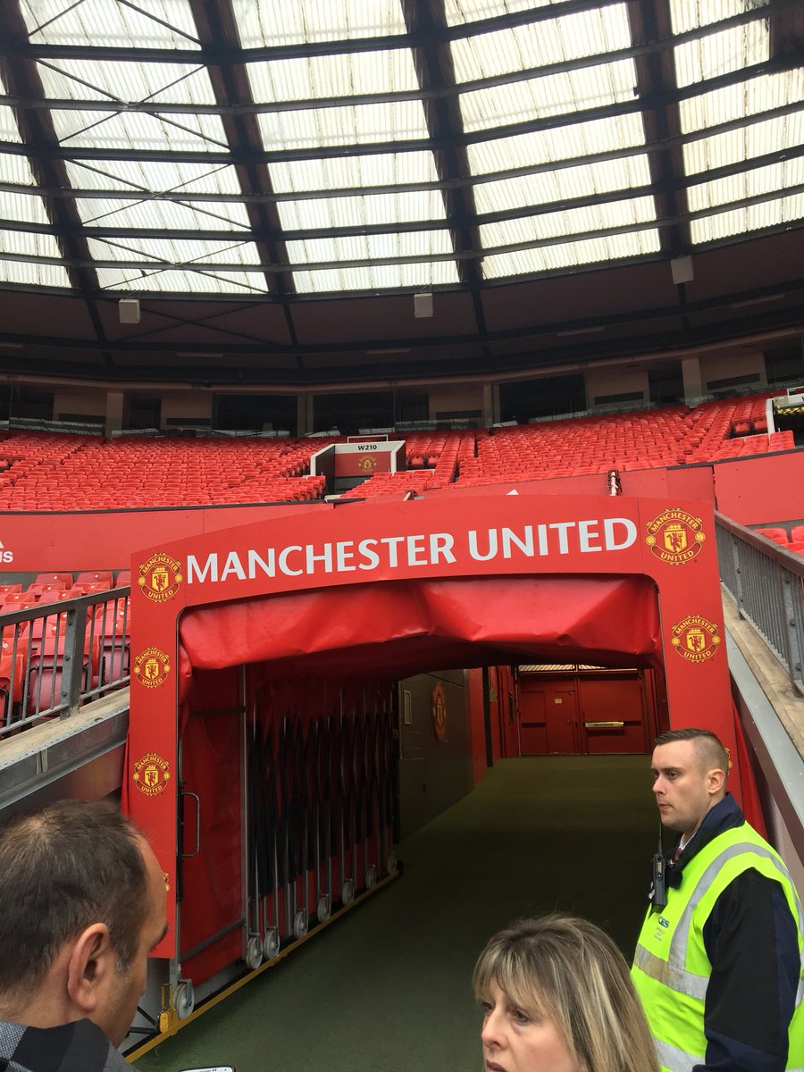 haettejette's tweet photo. That is the best birthday present to get. Thank for that. #mufcwin #MUFC https://t.co/VBpHW4hx0L