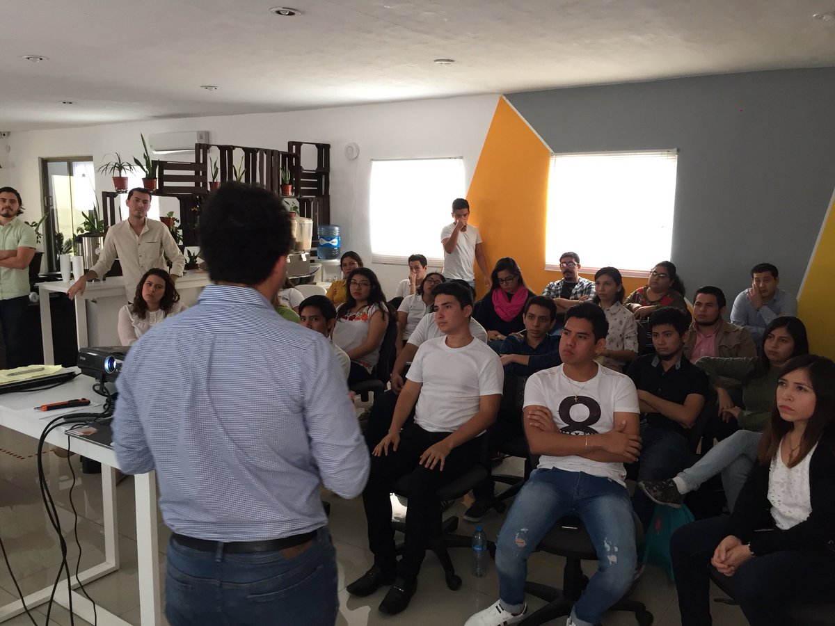 serjoven_yuc's tweet photo. En este momento estamos llevando a cabo el Talle de Vinculación Empresarial. 👨🏻‍💼 #SerJovenYuc #DesarrolloIntegral. https://t.co/3EQspI426A