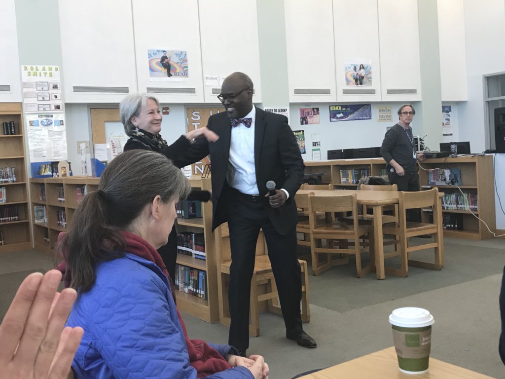 GWMStweets's tweet photo. A gracious introduction from one superintendent to the other. @ACPSk12 https://t.co/gyLCjVFoBB