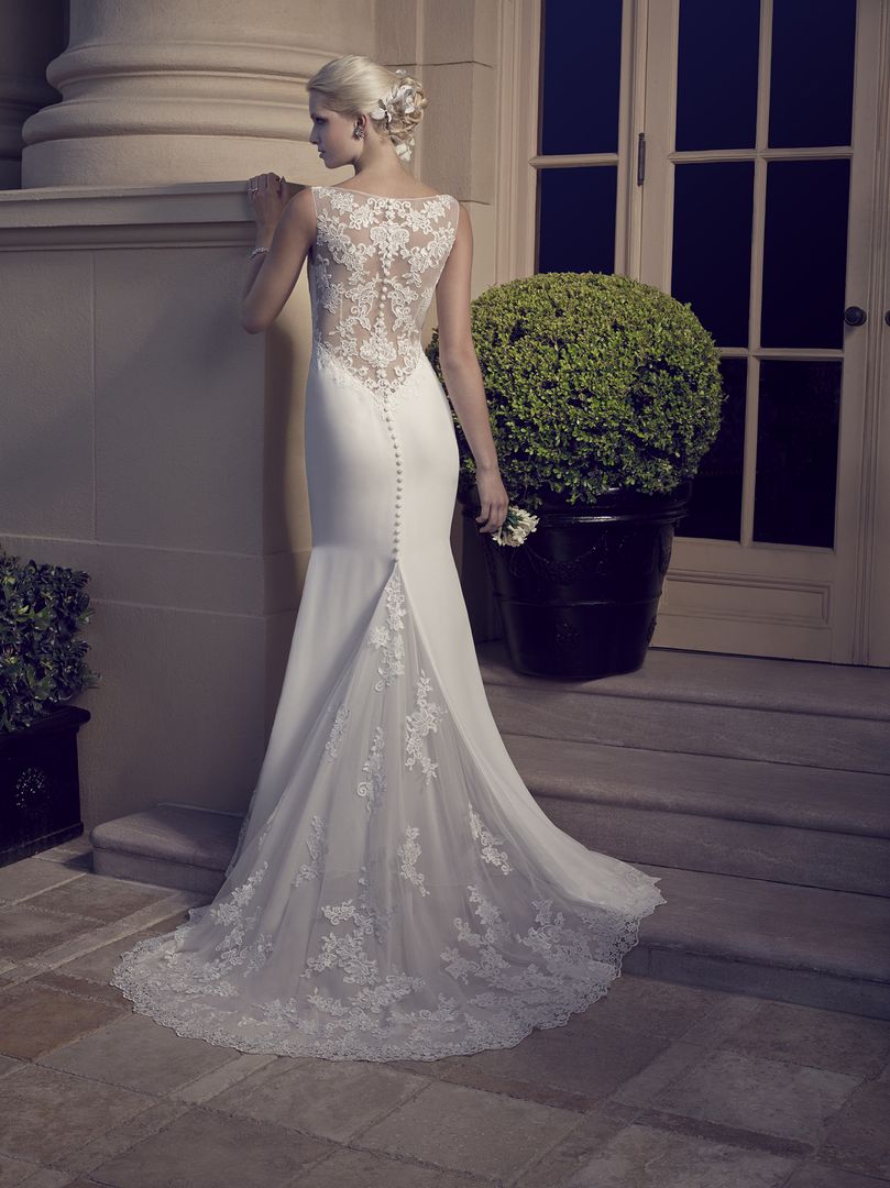 CasablancaBrida's tweet photo. #Style2186 makes a marvelous combination of simple and striking with her sleek non-beaded chiffon silhouette, embellished with a mesmerizing illusion back and skirt godet! https://t.co/iM6yqwkzVX https://t.co/JACPrs6hUH
