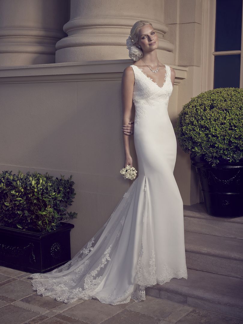 CasablancaBrida's tweet photo. #Style2186 makes a marvelous combination of simple and striking with her sleek non-beaded chiffon silhouette, embellished with a mesmerizing illusion back and skirt godet! https://t.co/iM6yqwkzVX https://t.co/JACPrs6hUH