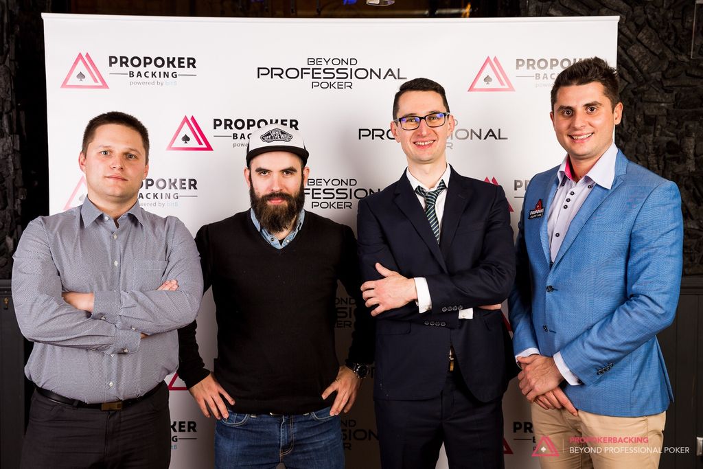 ProPokerBacking's tweet photo. Twitch stremereinkről végre van egy közös csapatfotó! A heti streameket Diegter zárja ezen a szép szombati estén. Maratoni élő adással készül Nektek, kövessétek 21:00-tól!

https://t.co/vfVBJyeXG6 https://t.co/ohe2TIi6HH