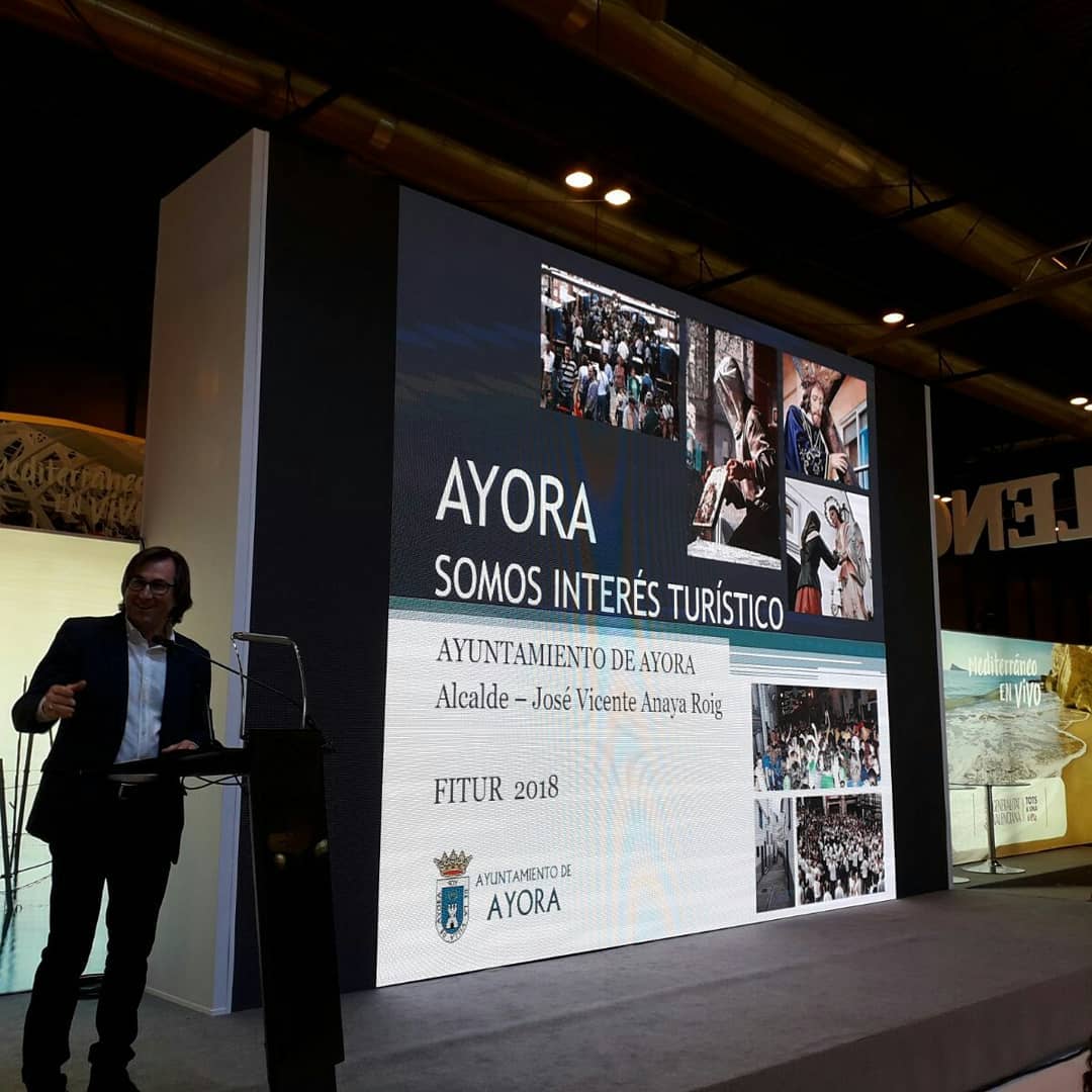 ayoraturismo's tweet photo. Intensa actividad de promoción turística de #Ayora en @fitur_madrid donde ayer se presentó el cartel de la XVIII feria El Primer Corte de la Miel y el vídeo #ayorainteresturistico 🍯🎬
Nos encontrarás en el stand @valenciaturisme de la @c_valenciana ¡ven a visitarnos! https://t.co/LRRbTq3vvb