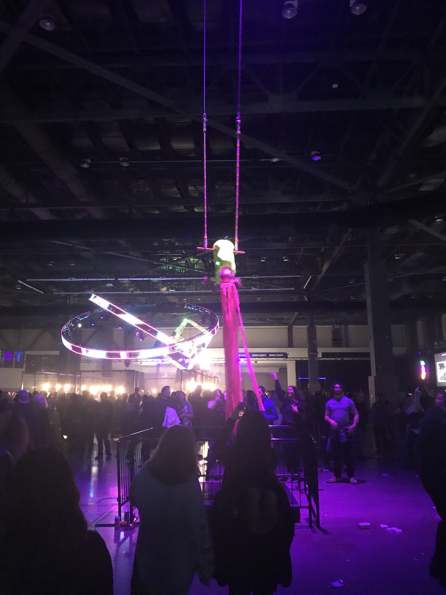 LeonettiRebecca's tweet photo. What a cool party it was! #AmazonPostHolidayParty https://t.co/e8YuXfFyY0