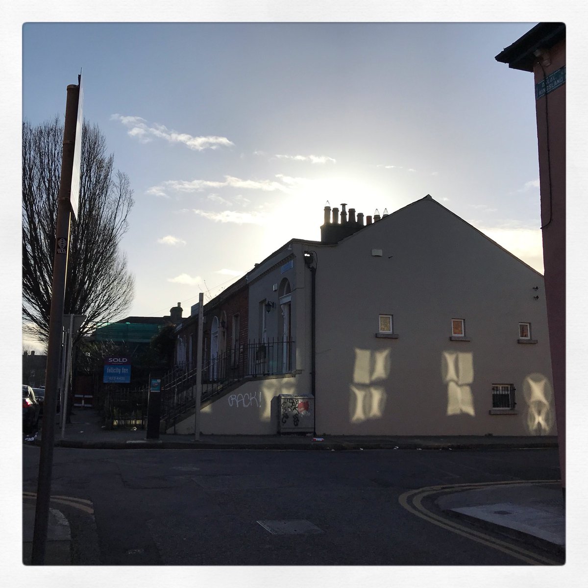 ErichDub's tweet photo. ‘Reflections’ #portobello #reflections #lowsunlight #conventwindows #wintersun #dublin8 @LovinDublin https://t.co/tEihPwfkpj