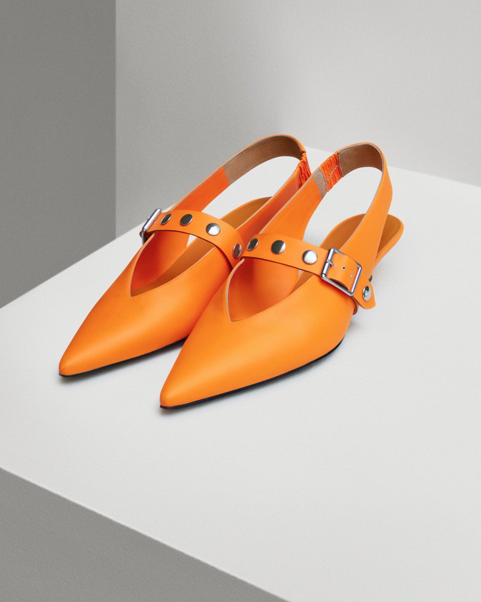 victoriabeckham's tweet photo. Add a little attitude with my #VBPreSS18 Punky Slingback: pointed pumps with a kitten heel and silver-studded strap. Shop them now at my website and #VBDoverSt store! xVB https://t.co/HnD2u2hrhy https://t.co/vYpW5rYr1u